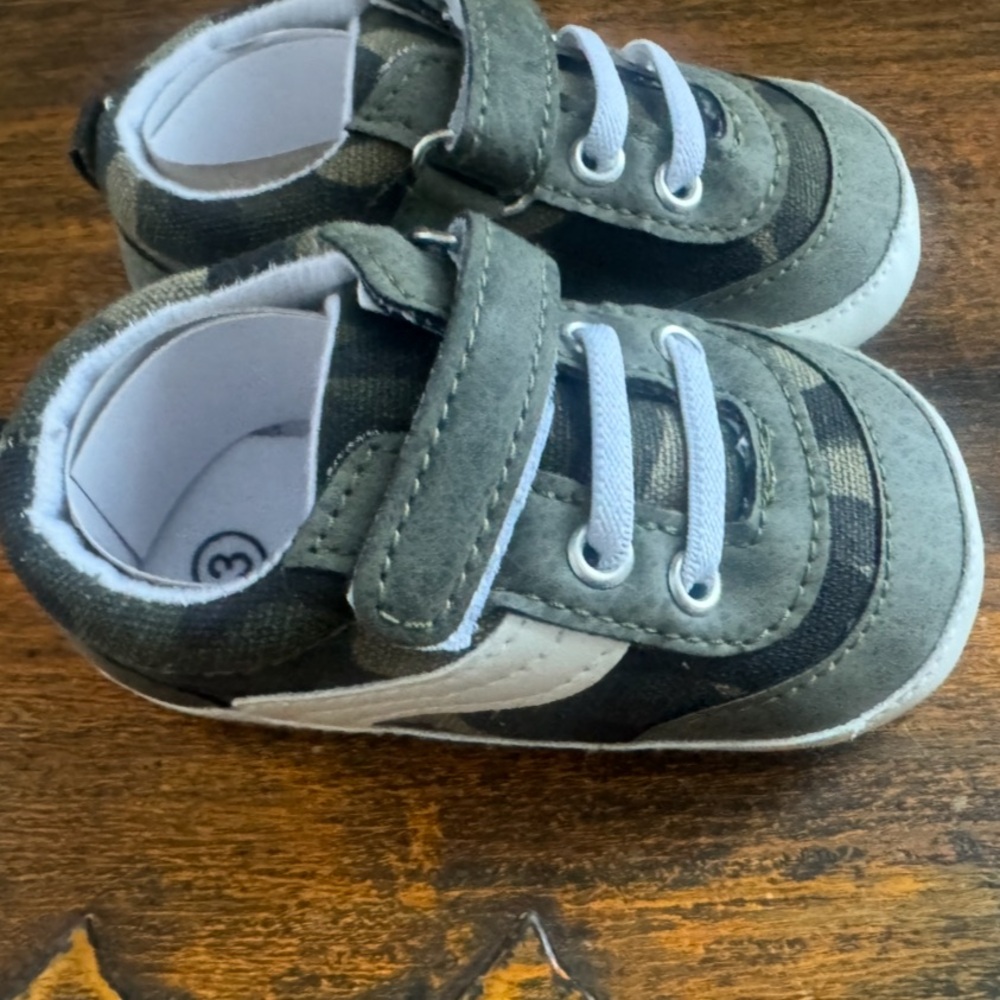 Baby Toddler Camo Sneakers Size 3 Green Camouflage Hook & Loop Soft Sole